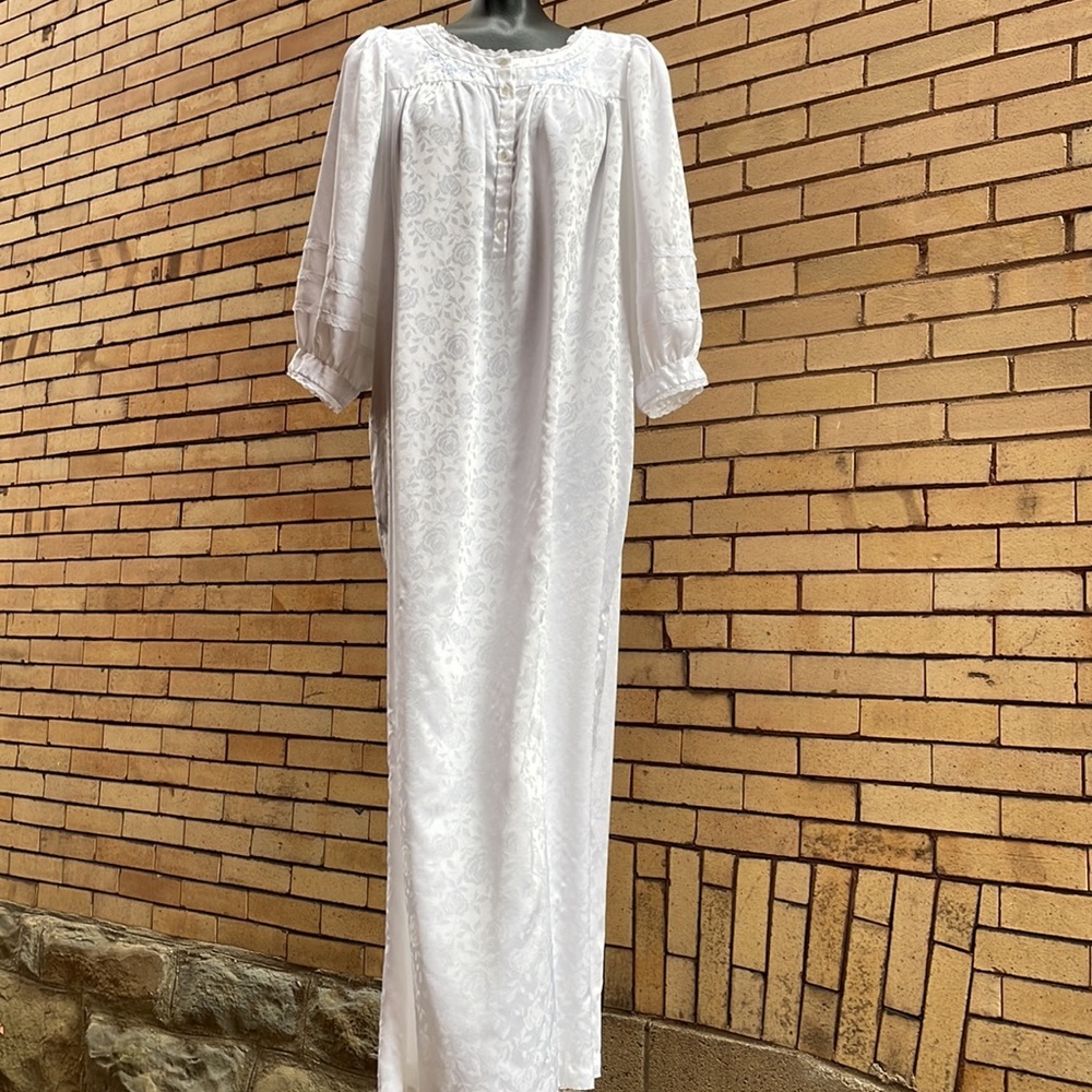 Vintage Eve Stillman white blue jacquard lace trim nightgown